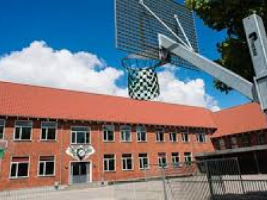 Klokkerholm Skole er en folkeskole i Brønderslev Kommune med ca. 330 glade elever. Skolen er en del af Distrikt Hjallerup.